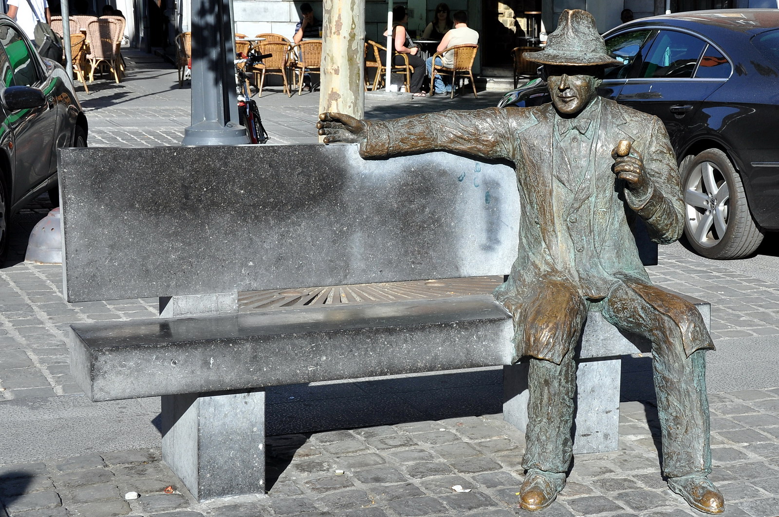 Statue de Georges Siménon